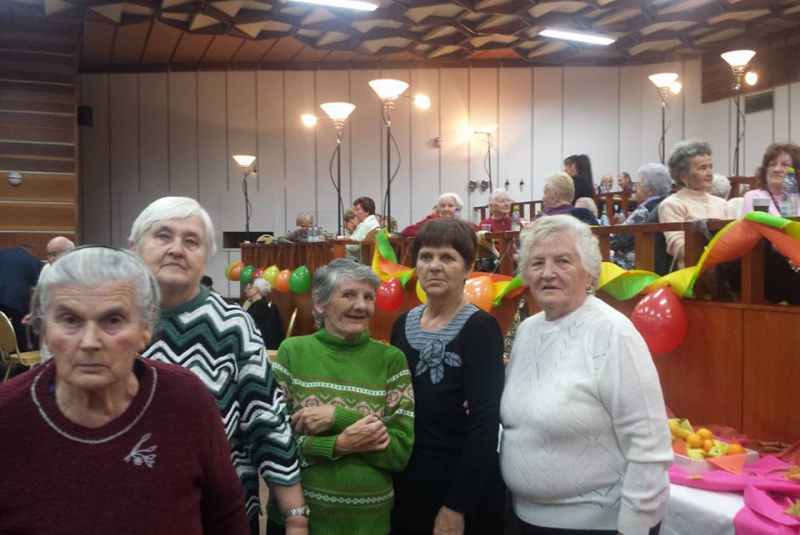 Október - mesiac úcty k starším Október - mesiac úcty k starším