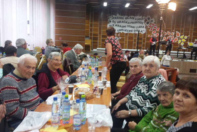 Október - mesiac úcty k starším Október - mesiac úcty k starším