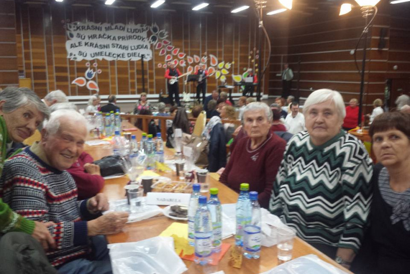 Október - mesiac úcty k starším Október - mesiac úcty k starším