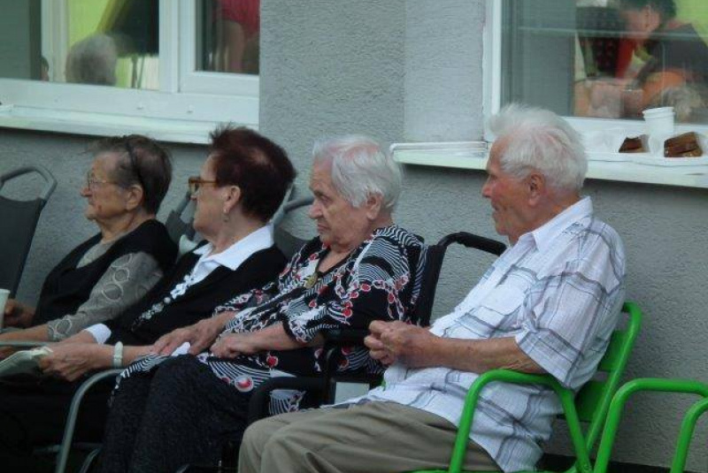 Opekanie chlebíka s hudbou Opekanie chlebíka s hudbou