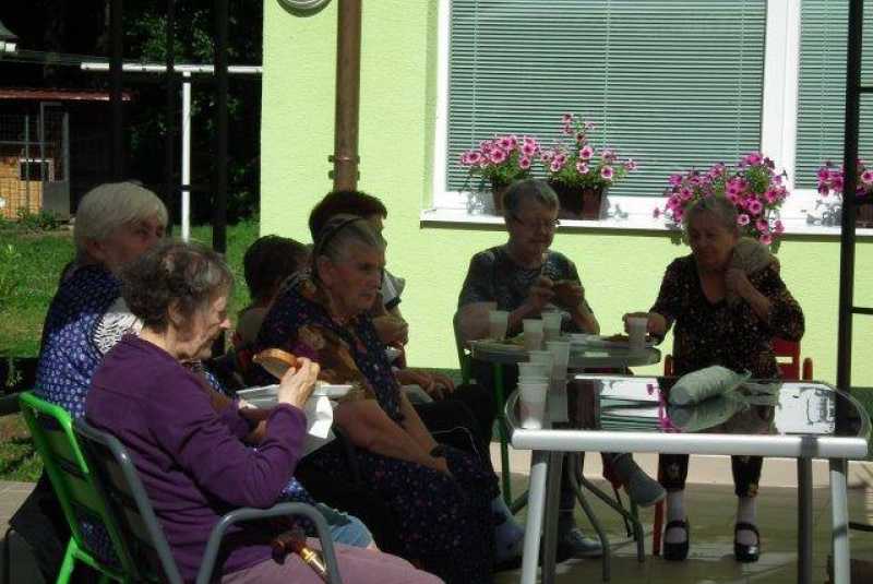 Opekanie chlebíka s hudbou Opekanie chlebíka s hudbou