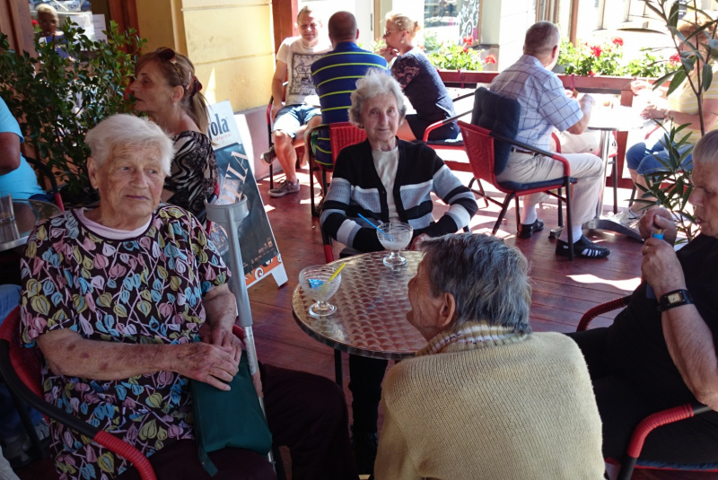 Návšteva v cukrárni 2 Návšteva v cukrárni 2